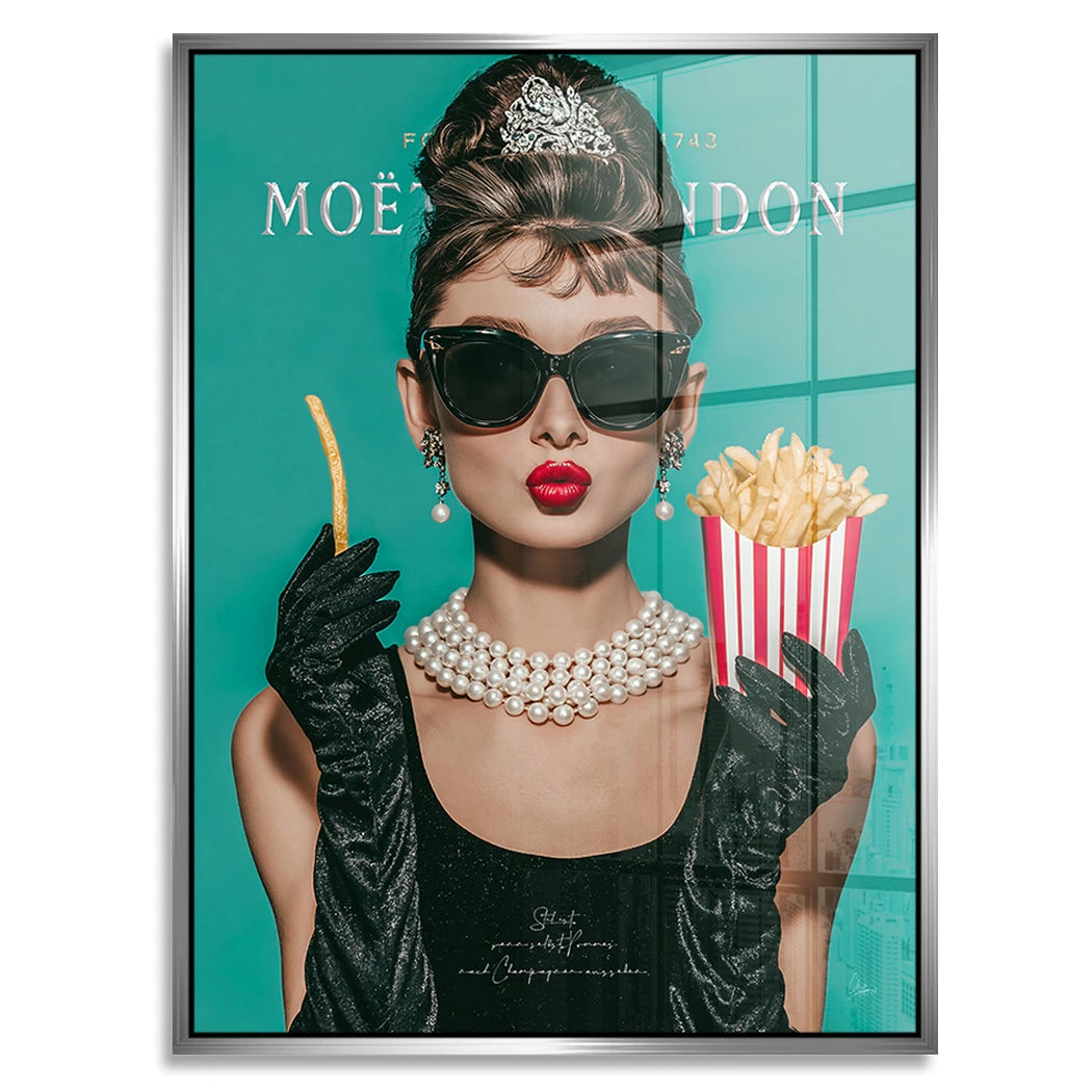 Audrey Hepburn Pommes Acrylglasbild