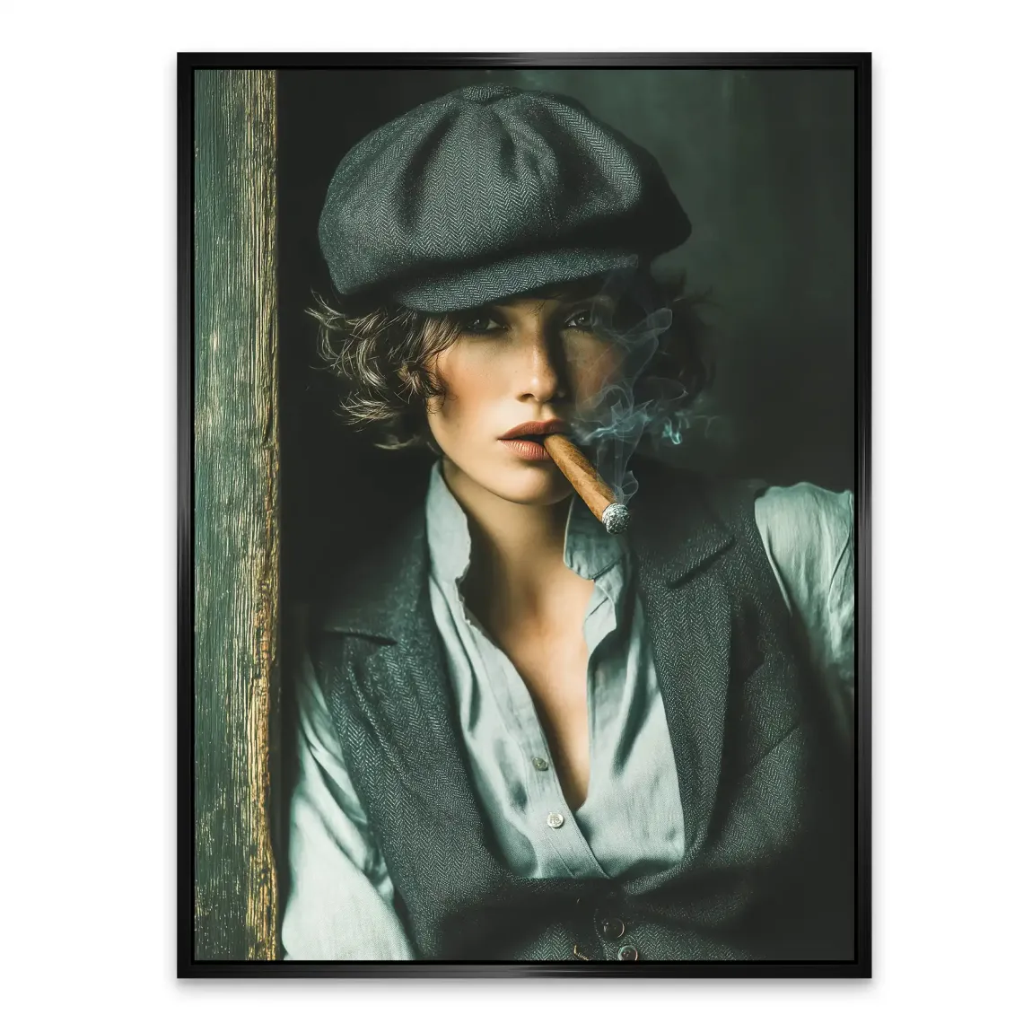 Smoke & Secrets Beauty Alu Dibond Bild INGALERIE