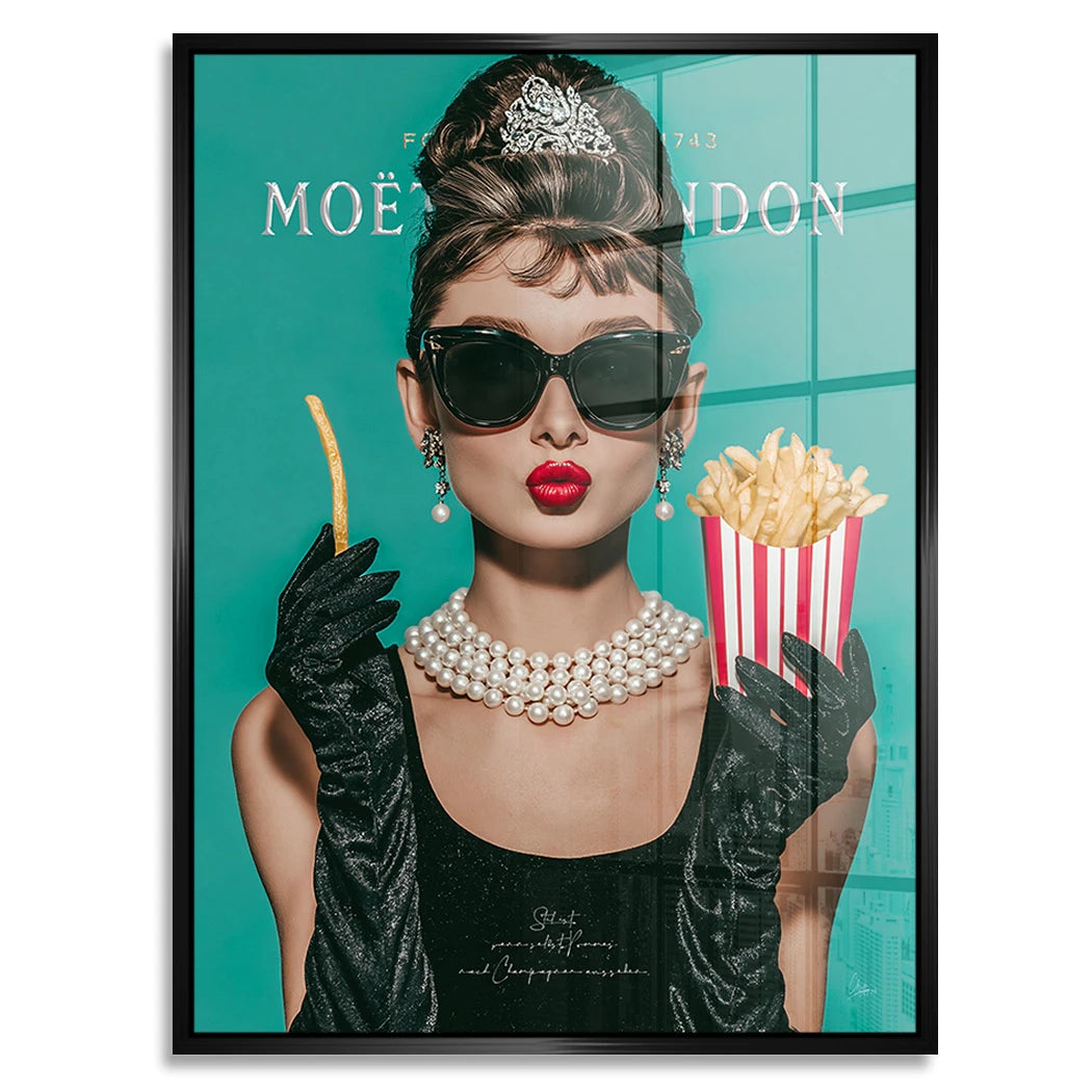 Audrey Hepburn Pommes Acrylglasbild
