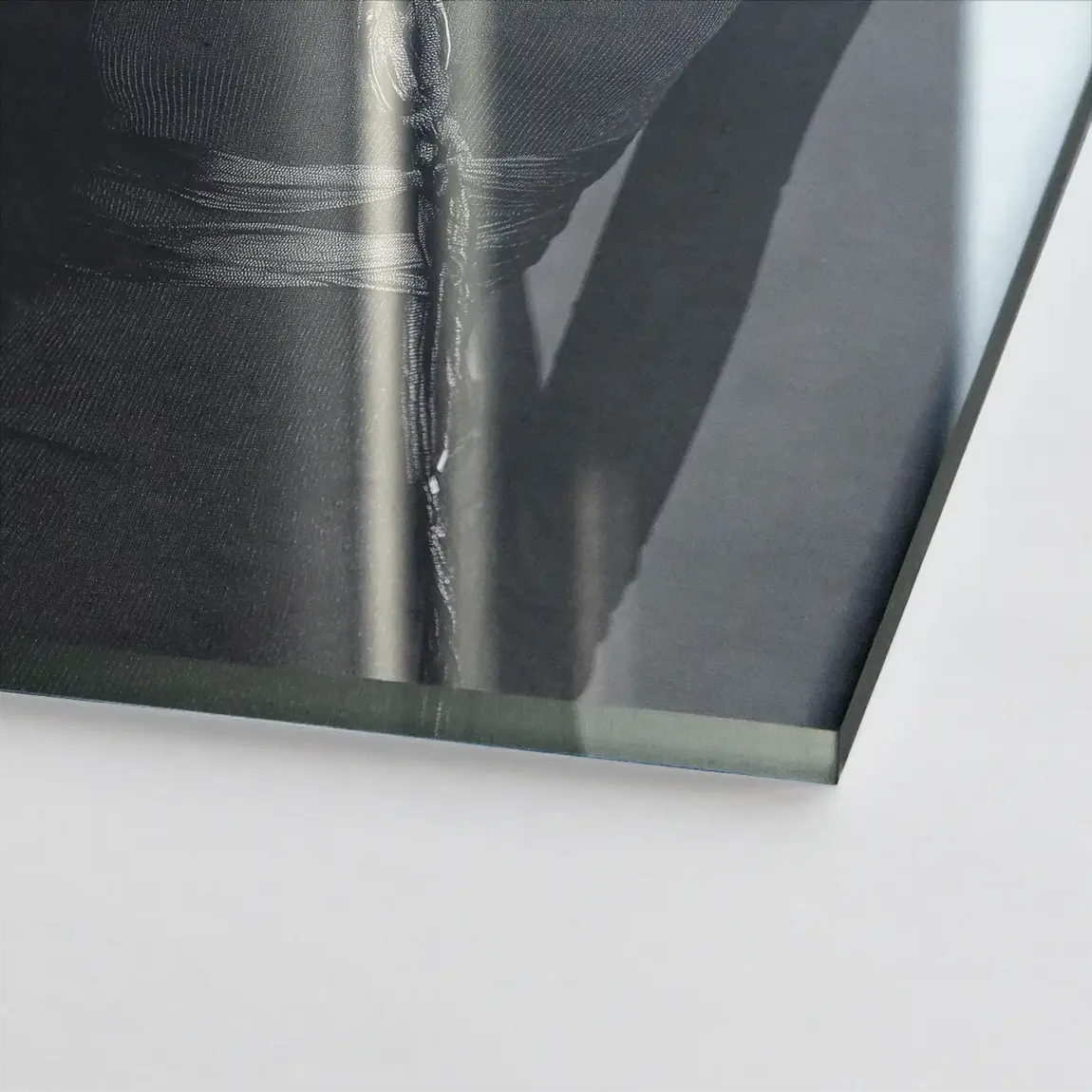 Dark Grace Acrylglasbild